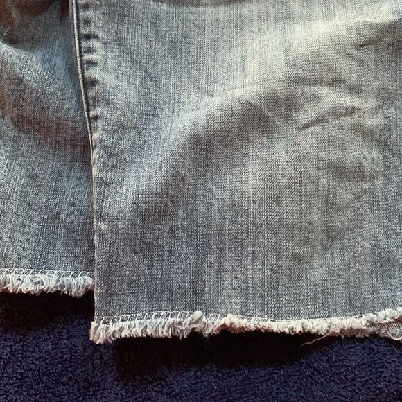 Size 14 stretch Christopher and Banks capris denim - Picture 4 of 5